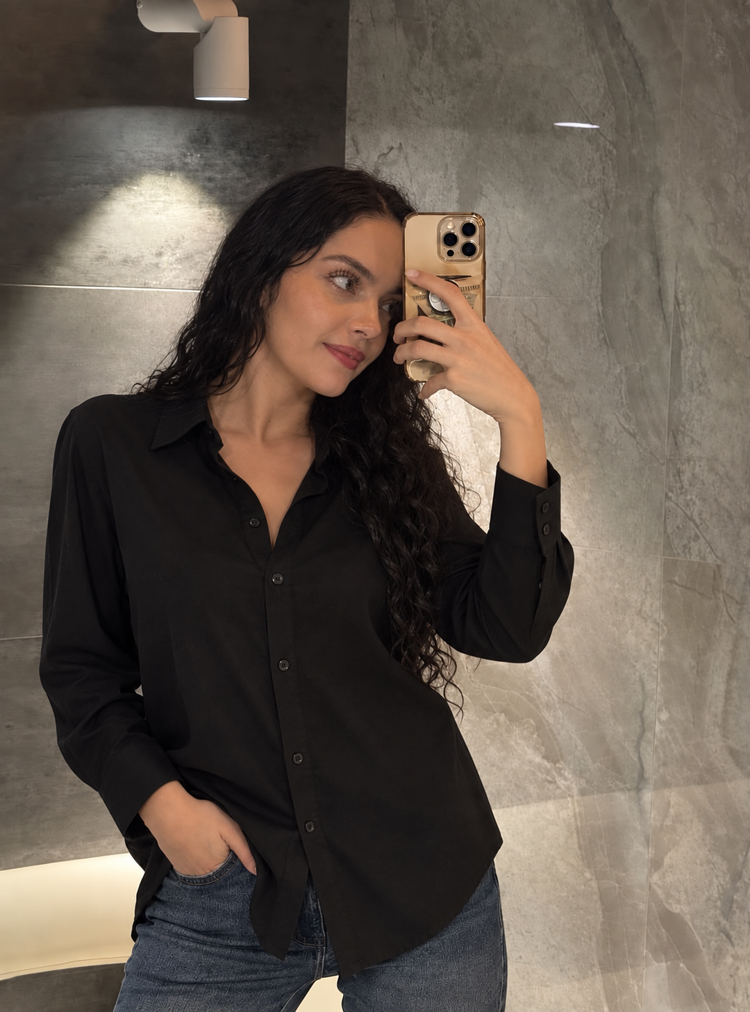 camisa negra